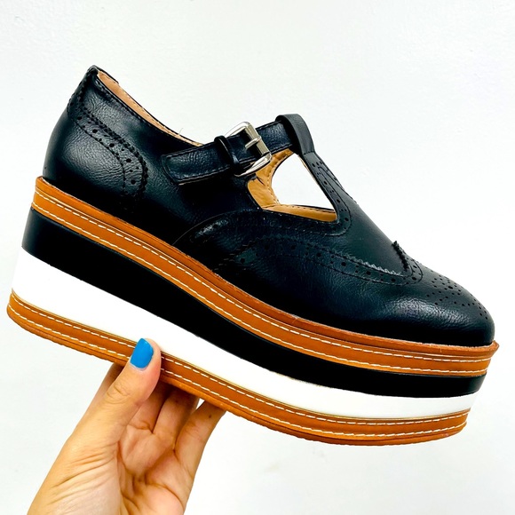 Shoes - Black striped platform sneaker